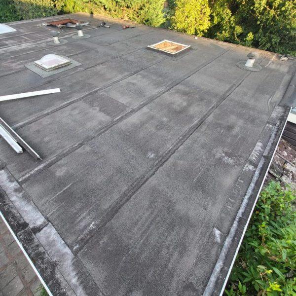 Voor dakrenovatie bitumen dak
